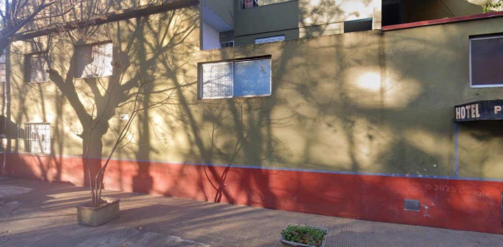 Fachada del Hotel Plaza en una captura reciente de Street View